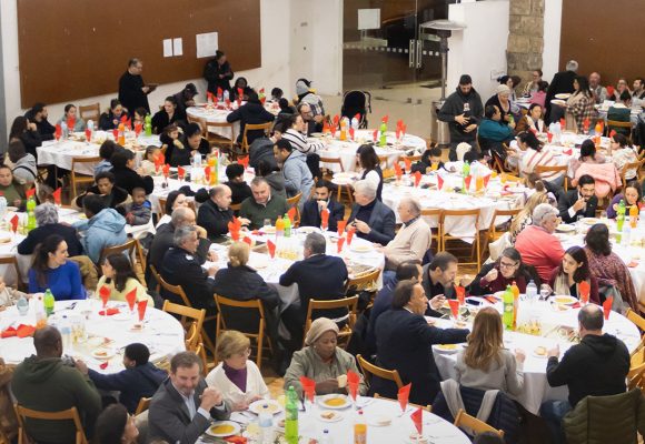 c5 A Junta de Freguesia de Porto Salvo promoveu uma Ceia de Reis que reuniu cerca de 300 pessoas